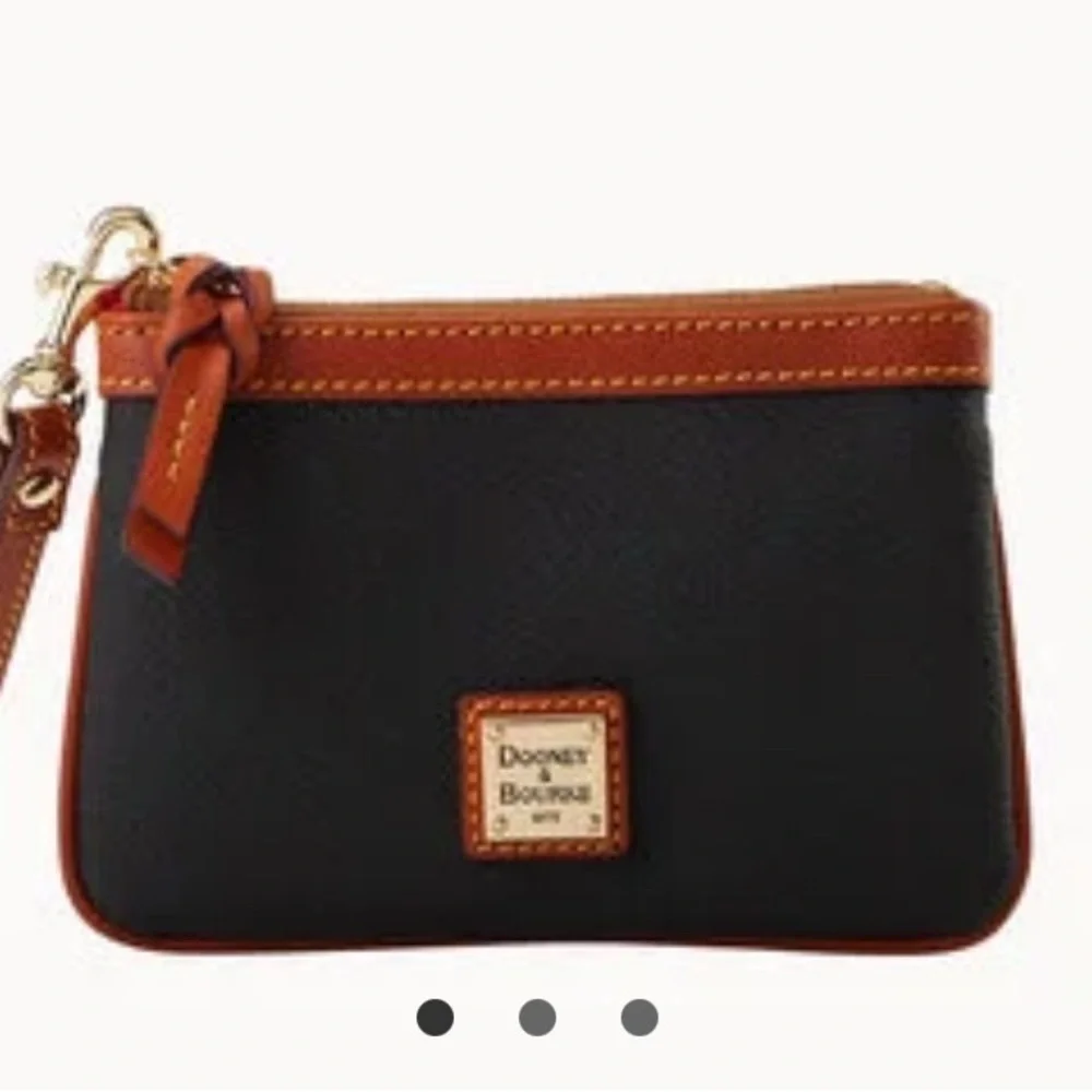 NWT Dooney & Bourke Kirby Medium Wristlet in Black Pebble Grain - Picture 1 of 2